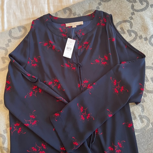 NWT pretty loft top with exposed shoulders, size large - Picture 6 of 6